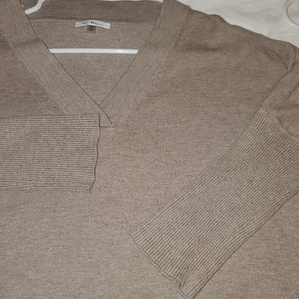 V neck sweater - Picture 2 of 2